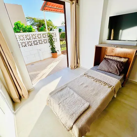 Lavitalsol アパート アデヘ